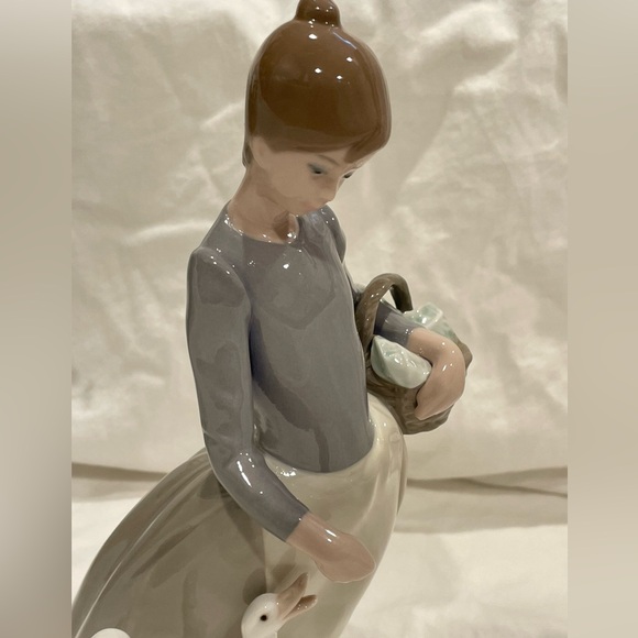 Lladró “Pacing the Ducks” Porcelain Retired Figurine. No Box. - Picture 2 of 12